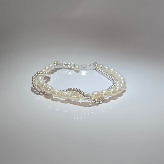Bracelet combined with cultive water pearl and silver beads