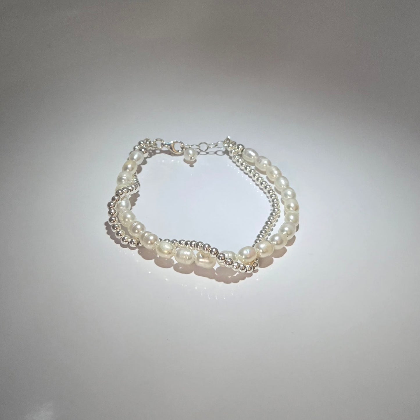 Bracelet combined with cultive water pearl and silver beads