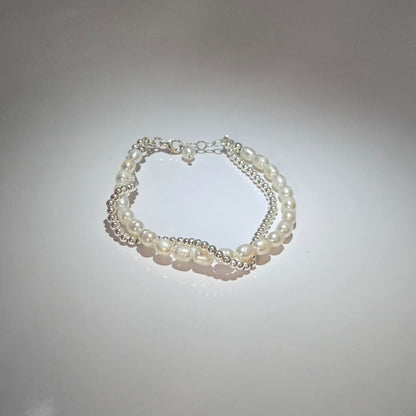 Bracelet combined with cultive water pearl and silver beads