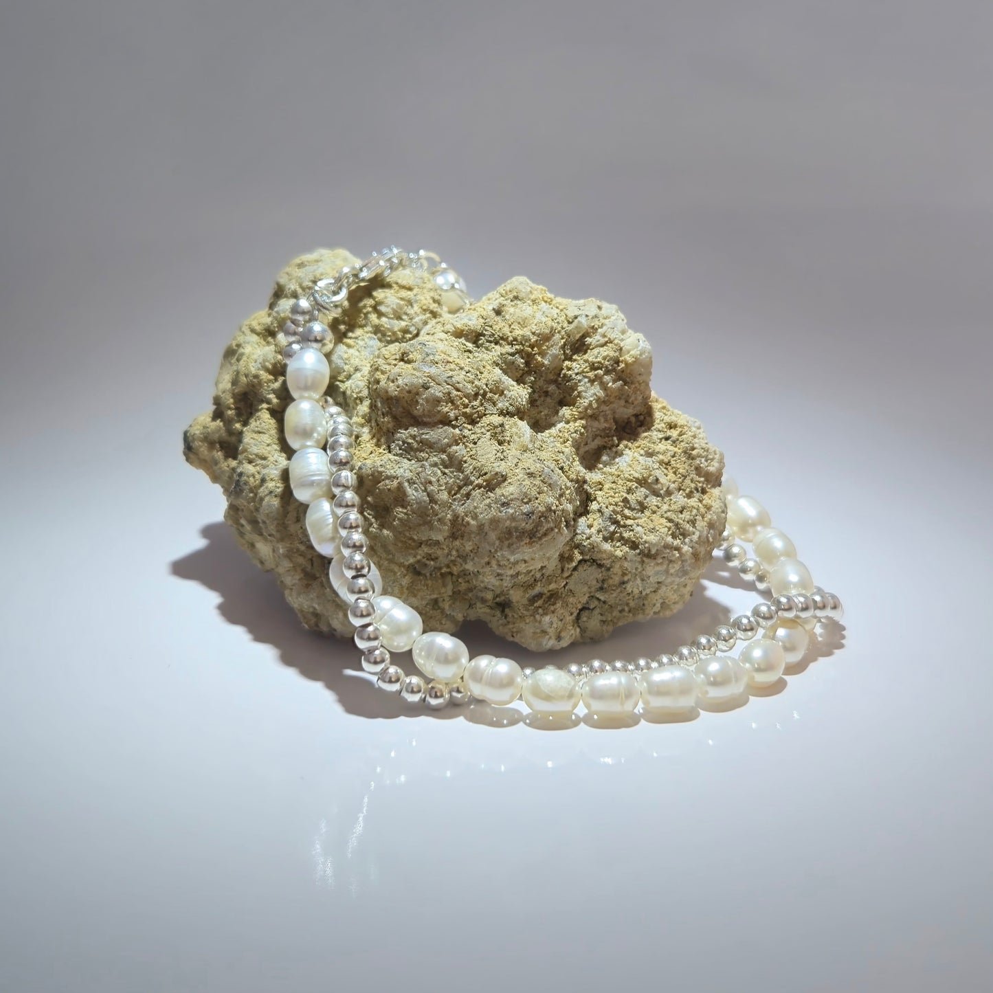 Bracelet combined with cultive water pearl and silver beads